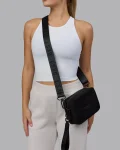 go-to-shoulder-bag-EVpgdaEs-0.webp