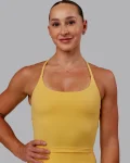 twist-shelf-bra-tank-OiRMzFHp-0.webp